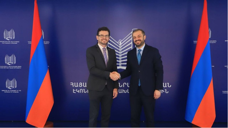 Գևորգ Պապոյանն ընդունել է ՀՀ-ում Միացյալ Թագավորության դեսպանին
