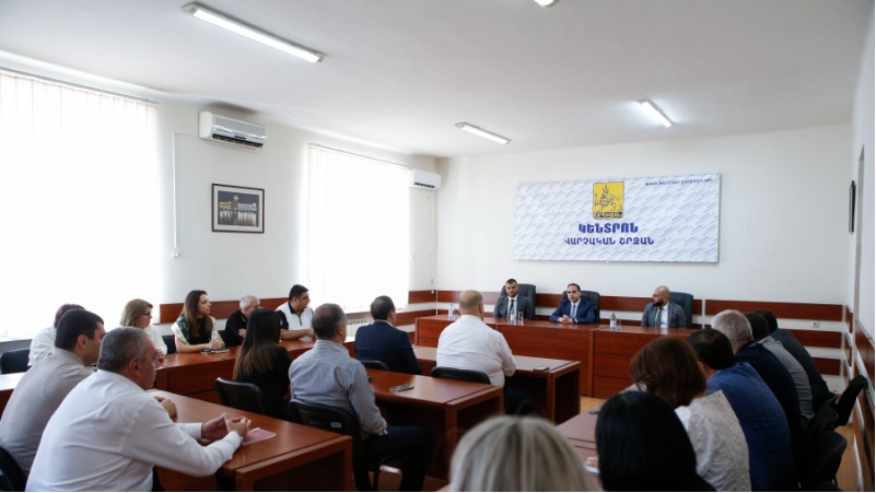 Տիգրան Ավինյանը ներկայացրել է Կենտրոն վարչական շրջանի նոր ղեկավարին
