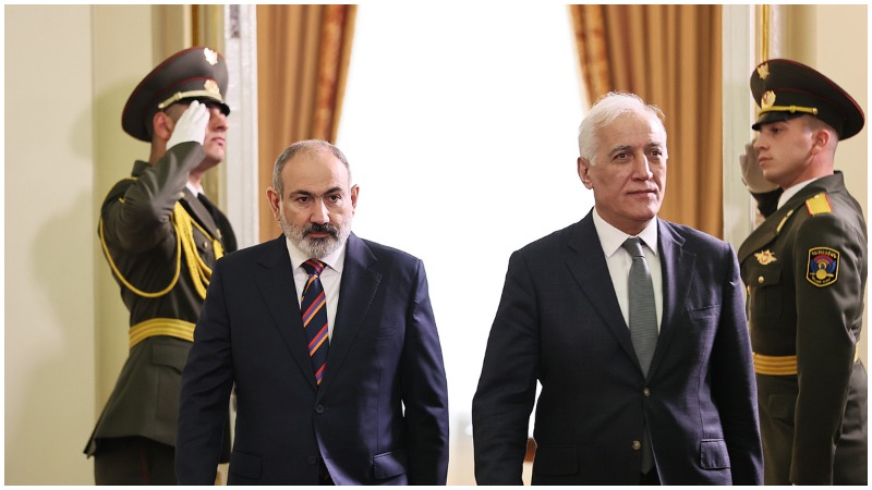 Նիկոլ Փաշինյանն ու Վահագն Խաչատուրյանը Հանրապետության տոնի առթիվ պետական պարգևներ են հանձնել տարբեր ոլորտները ներկայացնող մի խումբ անձանց (տեսանյութ, լուսանկարներ)