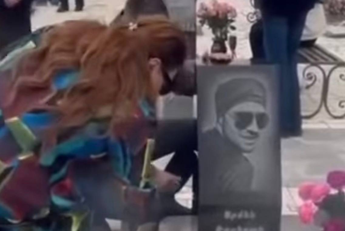 Չարենցավանում օրհնվեց արցախյան պատերազմների հերոսների հիշատակը հավերժացնող հուշաքարը