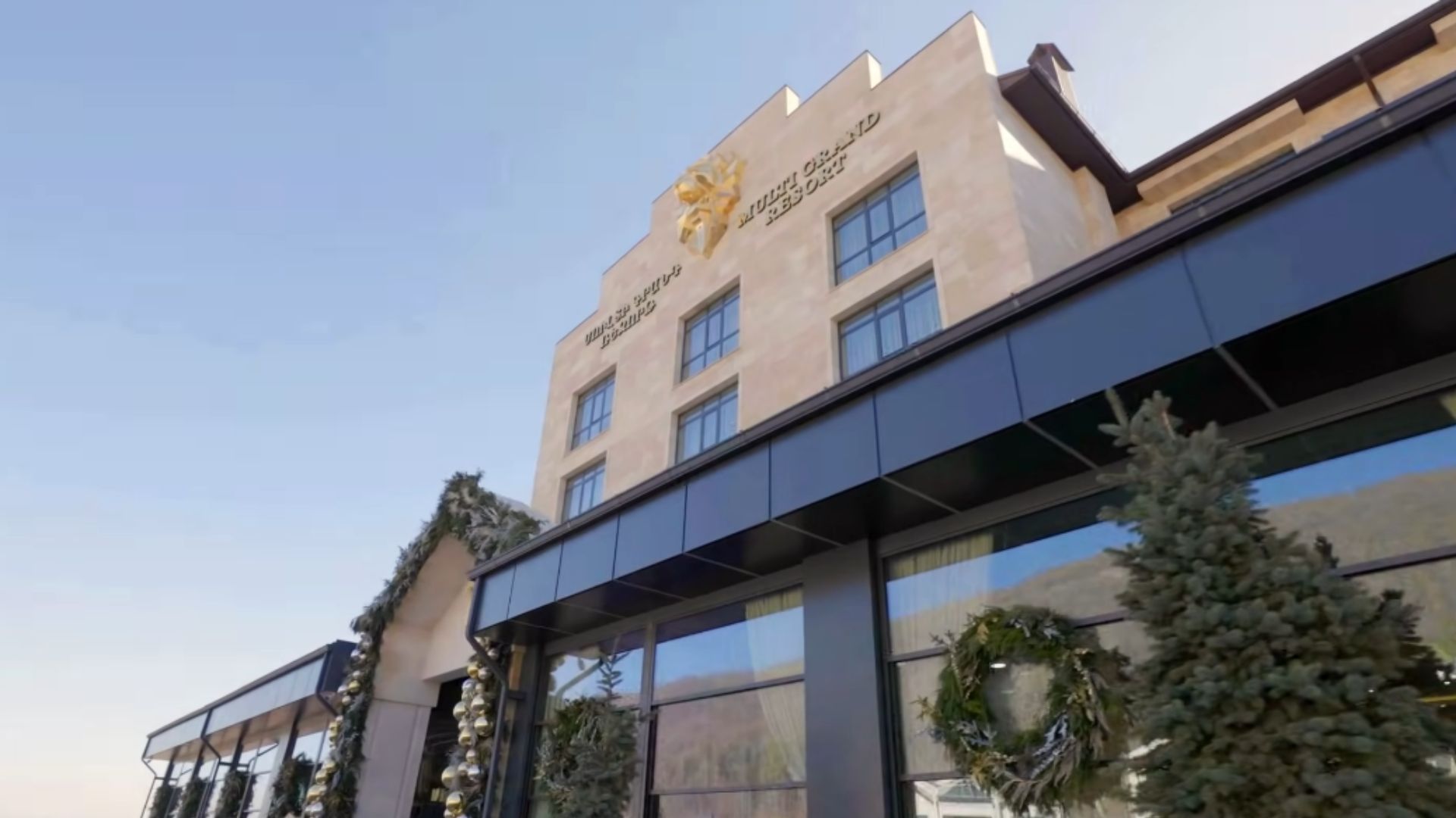 Եղնիկներ և վերանդա. Ծաղկաձորում դռներն են բացել Մուլտի Գրանդ ռեզորթն ու Ռոյալ Սքայ ռեստորանը (տեսանյութ)