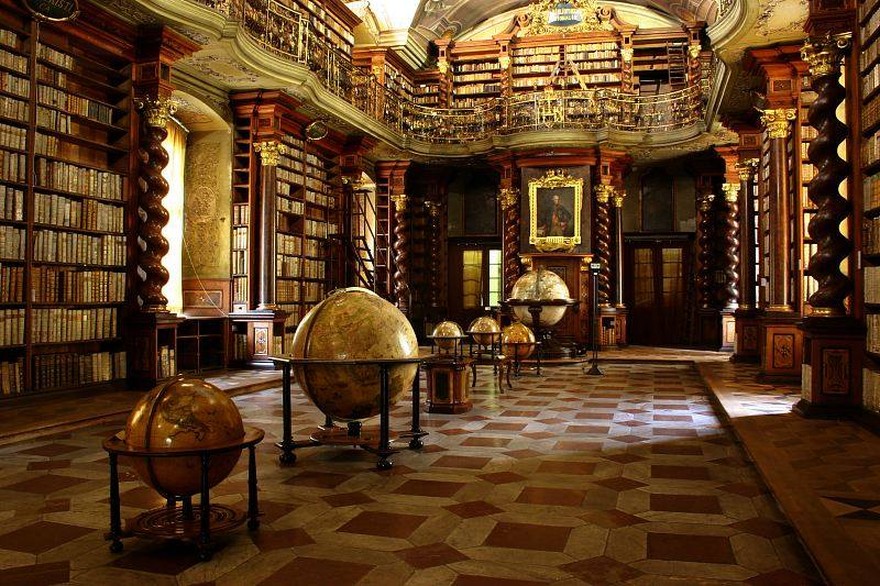 55be60bc7fb8d7411bcdKlementinumlibrary03.jpg
