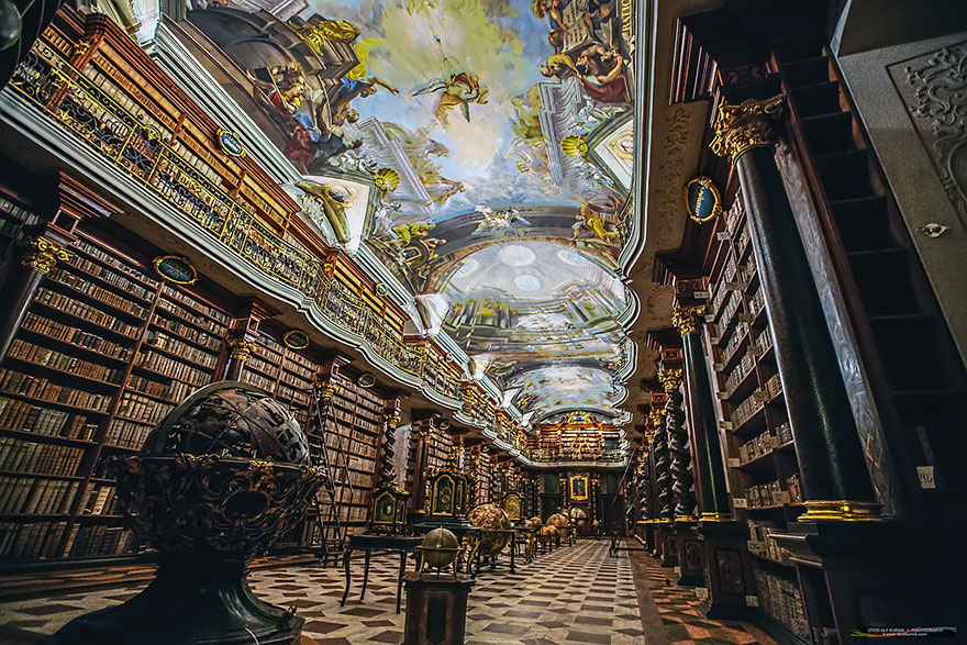 90c0f7807690053624bdKlementinumlibrary08.jpg