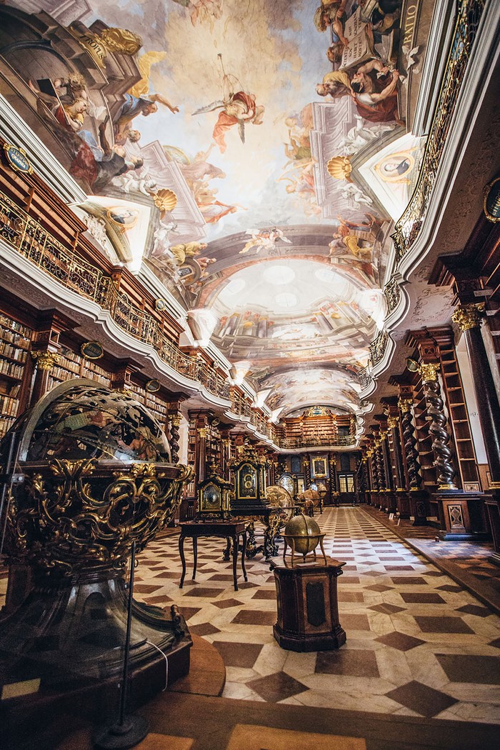afb2cbb603b82016b70bKlementinumlibrary02.jpg