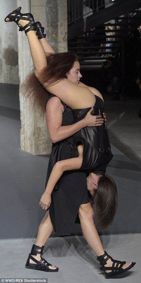 b25e37fdd208fee088c82CFBD3F200000578-3256609-Rick_Owens_52_who_is_no_stranger_to_including_a_message_in_his_s-a-20_1443769103086.jpg