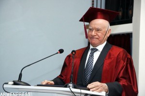Легендарный врач Лео Бокерия высоко оценил развитие кардиохирургии в Армени...