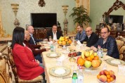 Ծառուկյանը հանդիպել է «Մայր Հայաստան» կուսակցության ներկայացուցիչների հետ