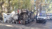 Երևանում ցեմենտատարը կողաշրջվել է. վարորդին դուրս են բերել ավտոմեքենայից՝ օգտագործելով հատ...
