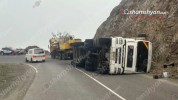 Սյունիքում իրանցի վարորդը կցորդիչով բեռնատարով կողաշրջվել է
