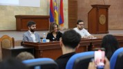 Արման Խոջոյանը հանդիպել է Վաղարշապատի երիտասարդների հետ