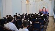 ՀՀ նախագահը հանդիպել է Շիրակի մարզի տարբեր համայնքների մի խումբ դպրոցականների հետ