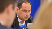 Կոչ են անում մարդկանց գնալ և դիմավորել Կաթողիկոսին և դրանից հետո ընդամենը 1500-2000 քաղաքա...